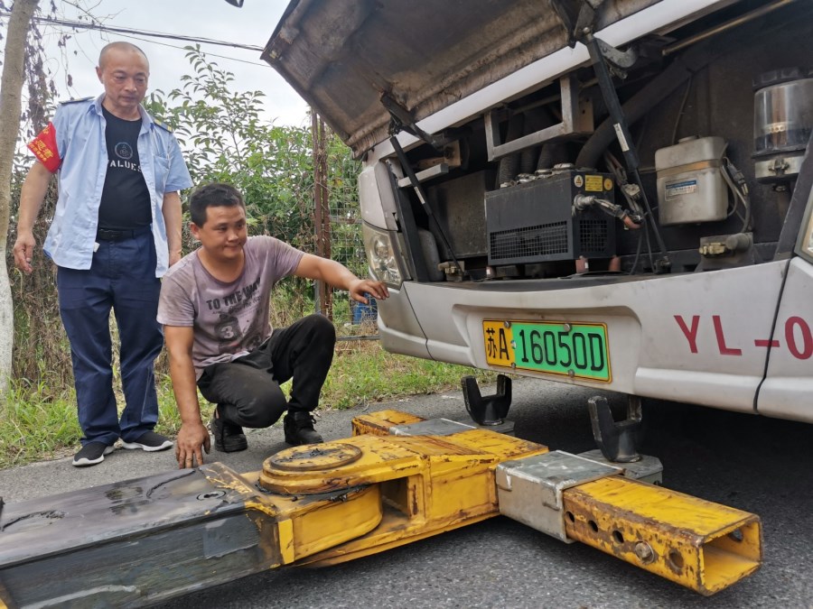 公交搶修工:高溫下的使命必達 (3).jpg 公交搶修工:高溫下的使命必達 (3).jpg